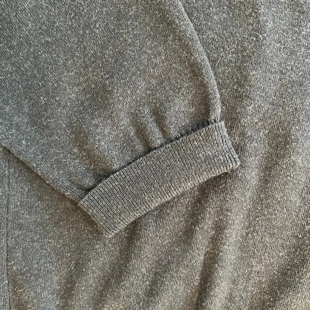 Calvin Klein charcoal black 100% cotton v-neck sweater, EUC size L